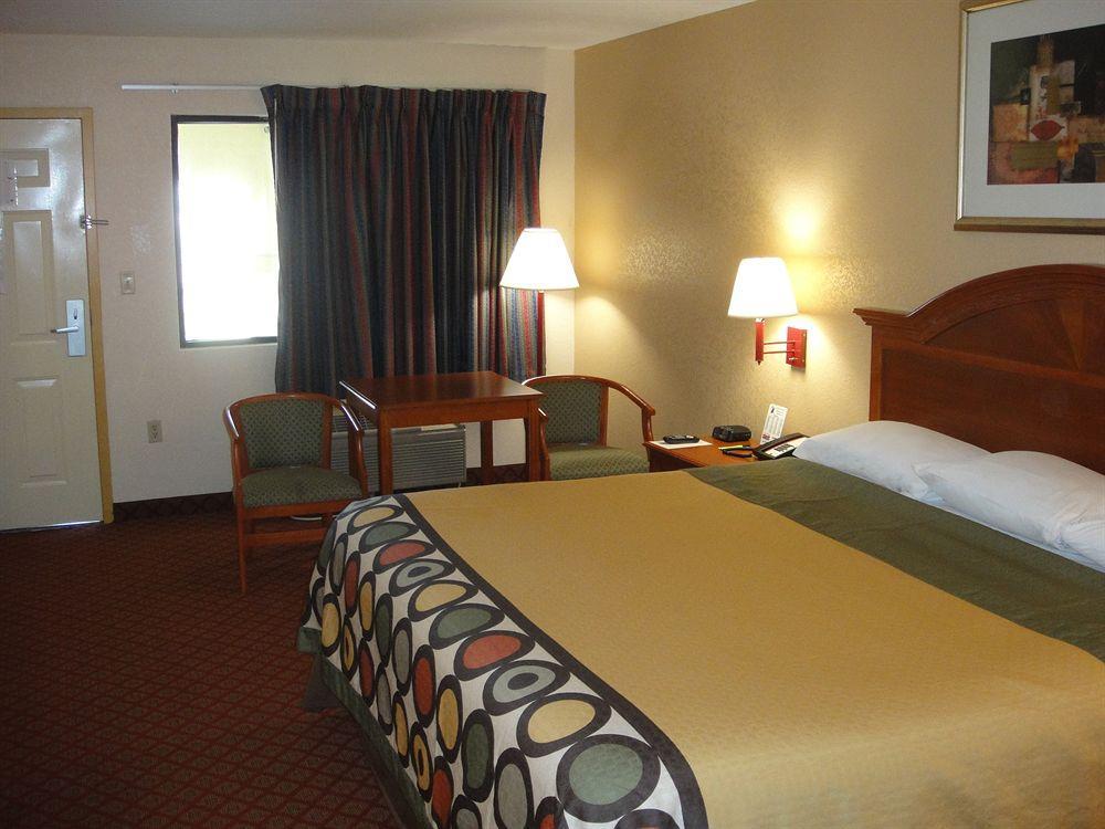 Super 8 By Wyndham Prattville Montgomery Экстерьер фото